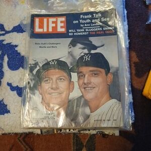 Magazine August 18 1961 Vintage Cover - Blue and White
